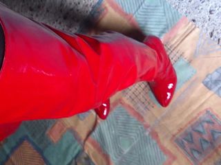 Eu, cizme roșii