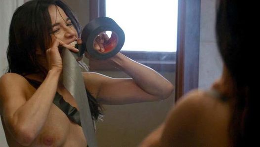 Michelle Rodriguez em cena de topless em scandalplanet.com