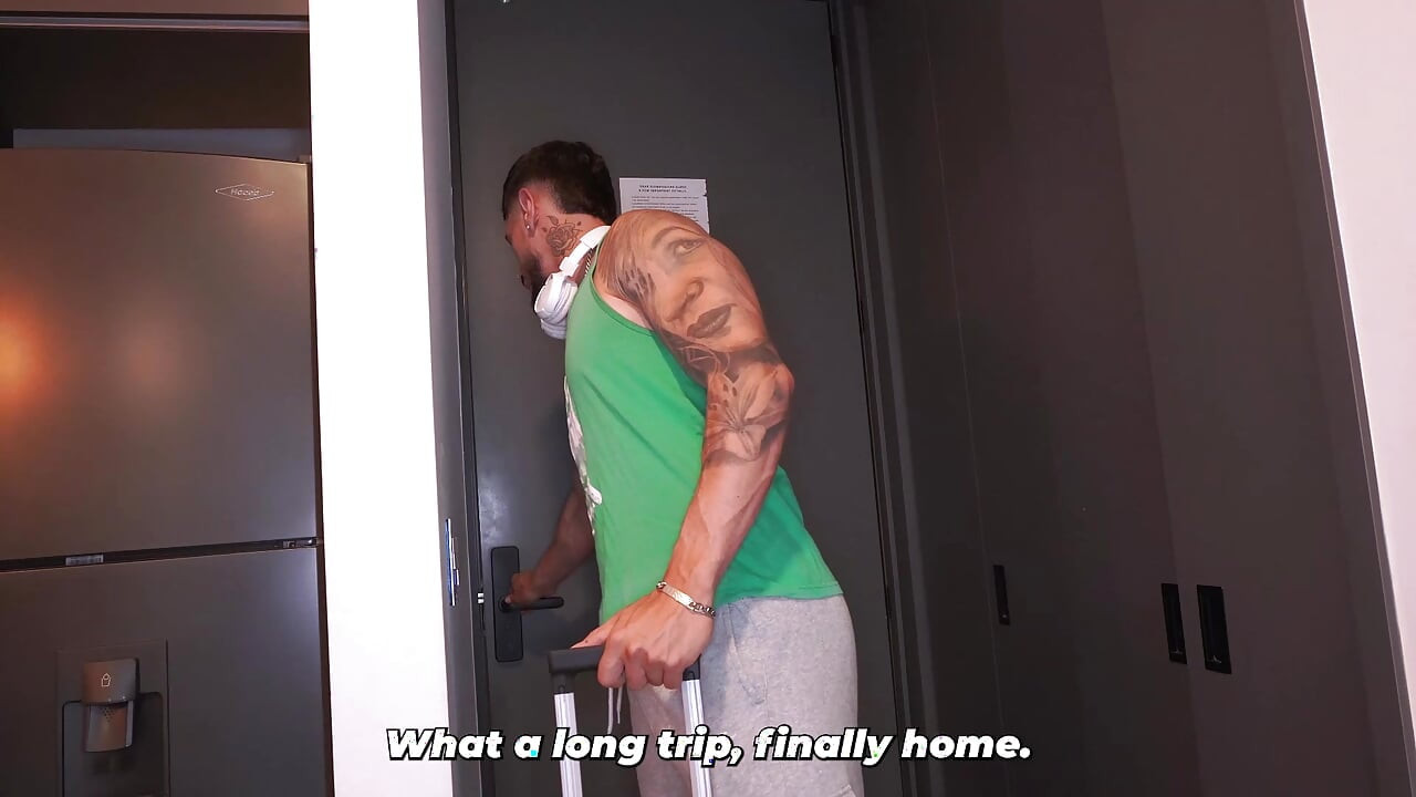 Two strangers rent the same hotel room - Anai Loves & Valentino Rocca