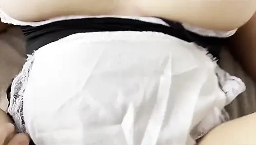 Горничная без трусиков получает горячий кримпай в киску