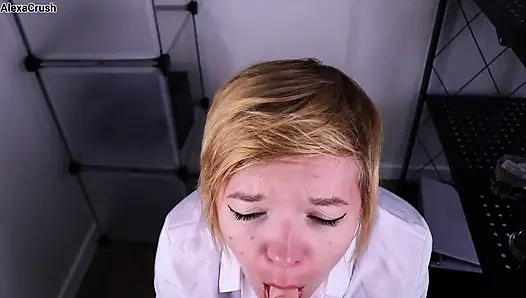 Stok odasında yakalandı bakış açısı oral seks