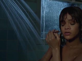 Rihanna nua, motel de Bates, cena de banho sexy