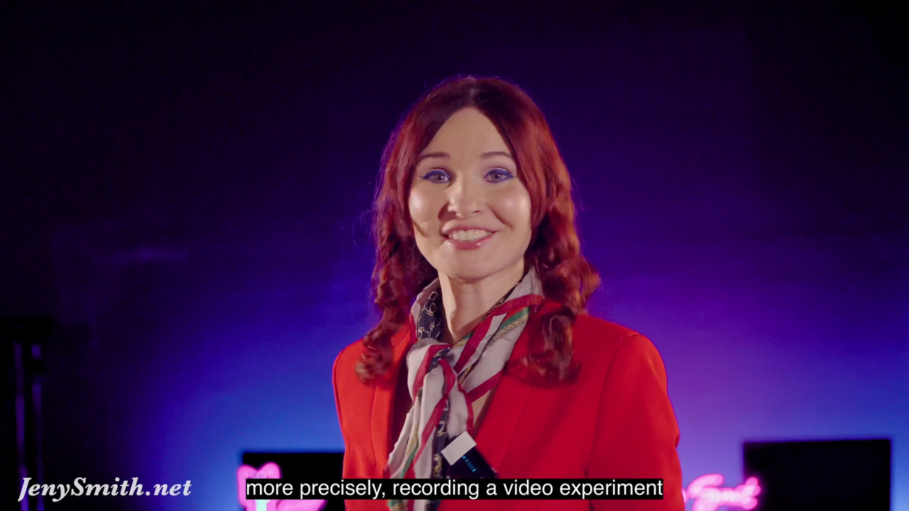 治疗不安全：她在中途脱衣服