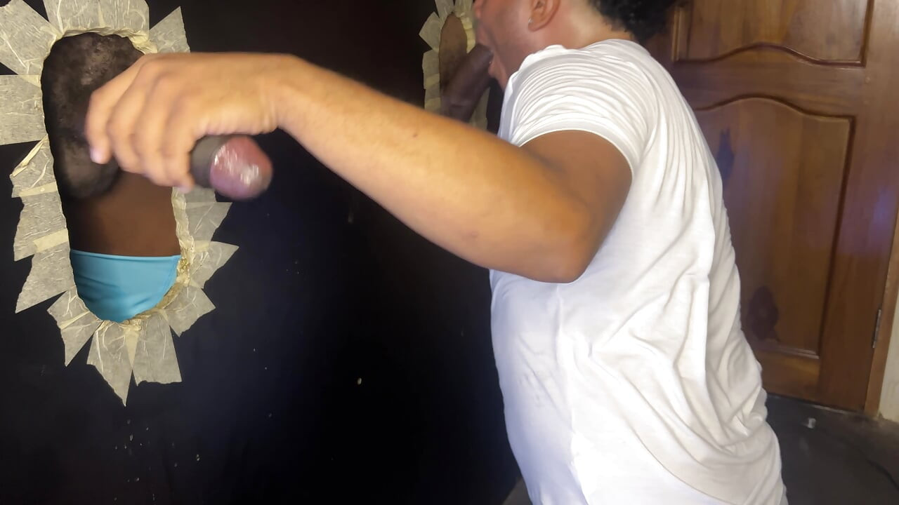 Sucking 🍆 in the glory hole to these two BBC