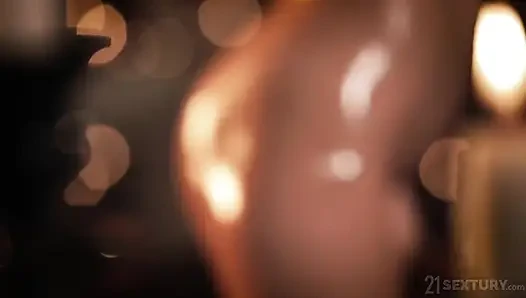 21 sextury - ateşli esmer hatunlar lilu moon ve tina kay biraz yumruk sokma eğlencesi için birbirlerini yağlıyor