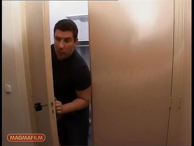 בלונדינית חמודה עם חזה גדול מזדיינת מגעילה