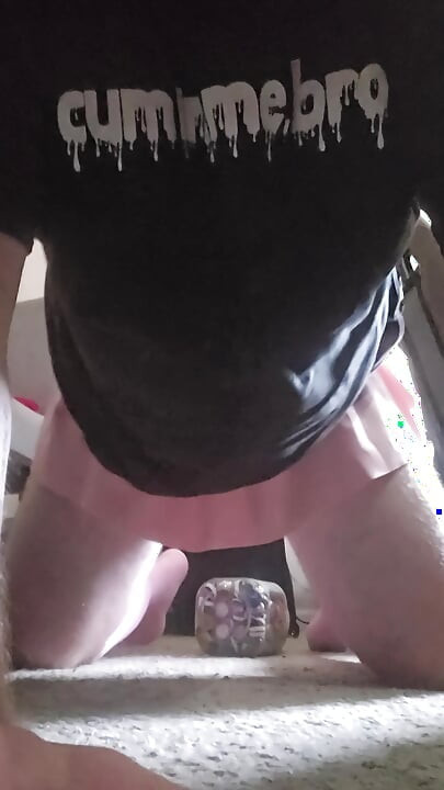 Tried a dildo on my bussy for the first time. (Might have been too big)