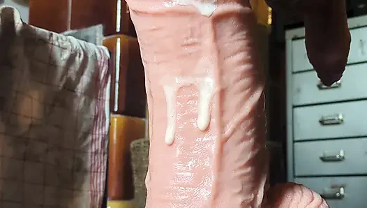 Büyük 9 cm kalın dildo ve ağzı açık buthole sikişiyor