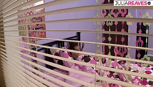 Pelacur terangsang menunggangi kontol besar ke mani muncrat memek besar