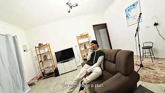 Lezbiyen komşumun yarağıma dokunmasına izin verdim.