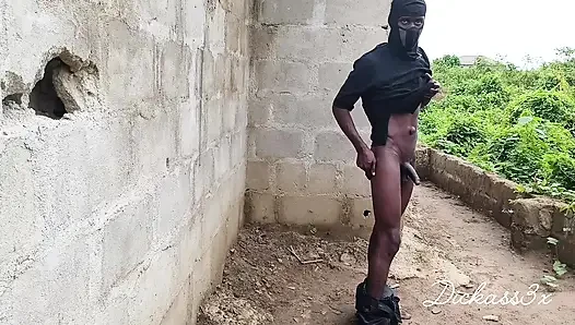 Domalma kremsi bussy dışarıda tamamlanmamış bina gerçekten iyi