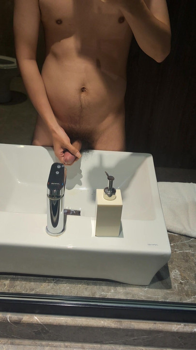 Every time I come to the hotel, I especially want to masturbate