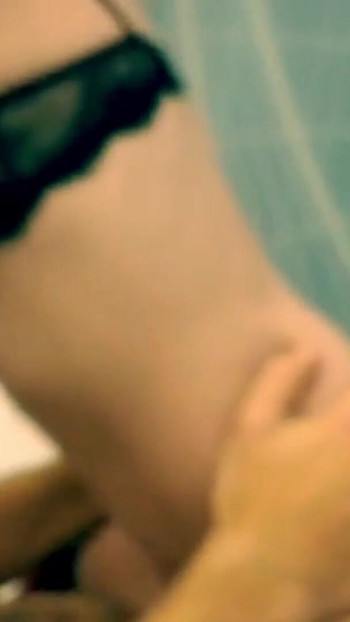 Isteri sundal mengongkek kawan di bilik hotel | Klip 1