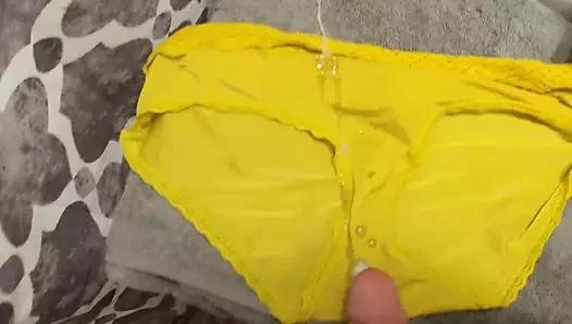 Karımın külot üzerinde cumming