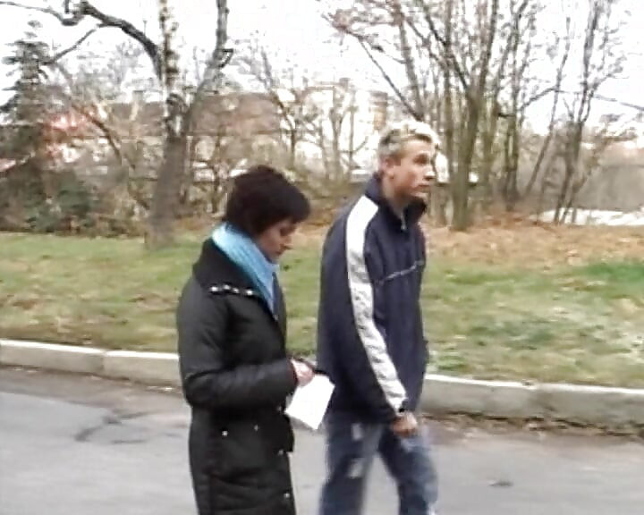 Αμφιφυλόφιλο πρωκτικό τρίο με μια όμορφη Γαλλίδα