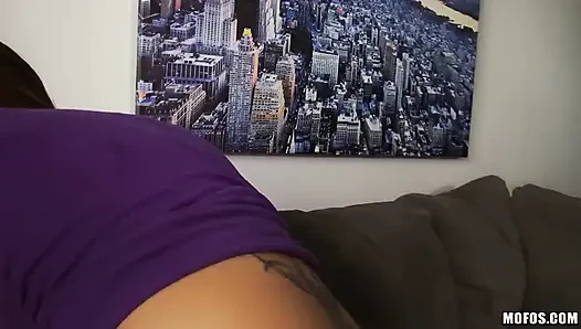 B Sides - Sasha Summers bekommt Unterricht mit MILF Joslyn James in FFM dreier für die Ewigkeit