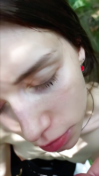 Svršavanje u usta u usporenom snimku 60 fps