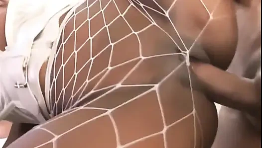 Шлюха трахает всех