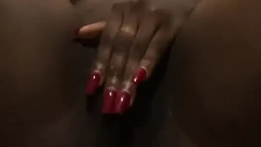Gara-gara sange berat, aku nggak bisa berhenti fingering memek bebaskku