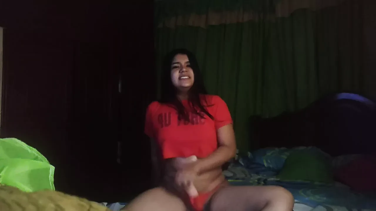 Techno girl dancing and moving her ass