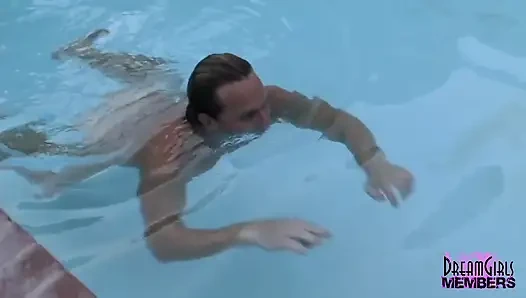 Sexy dusche im freien mit Jessica