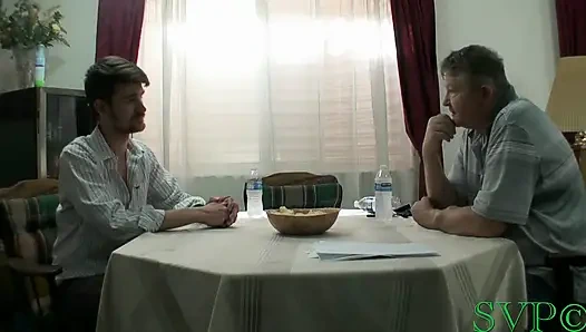 Ofisteki adam büyük memeli gilf sigara içen karımı sikiyor