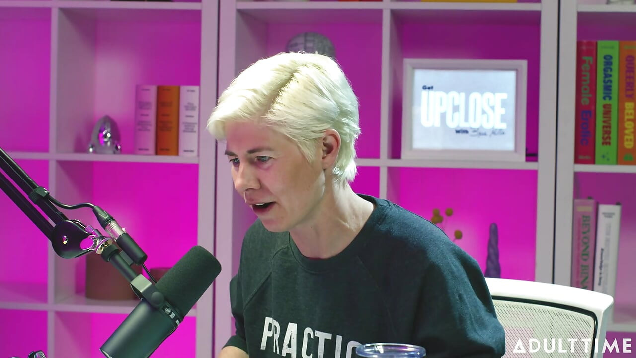 Blake Blossom: Brainrot, Facetune & Futanari το Podcast Adult Time