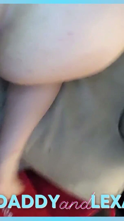 Tata głębokie gardło pieprzy i hoduje tranny uległą dziwkę | Klip 1