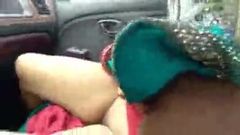 印度女孩在车里被干
