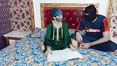 Güzel Pakistanlı kız sınavı geçmek için öğretmeniyle seks yapıyor