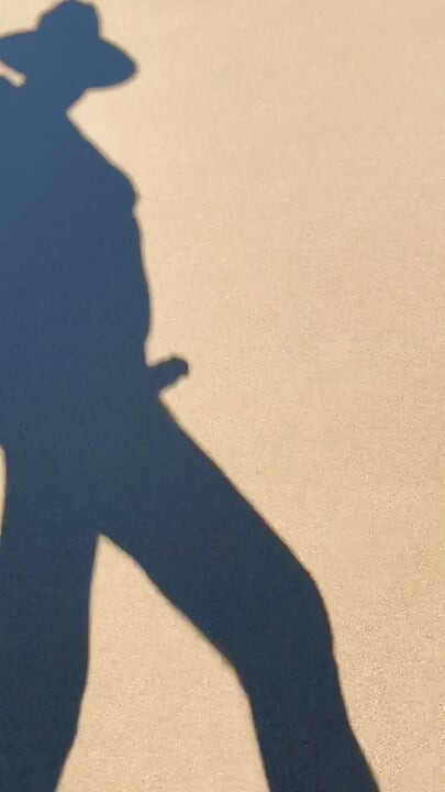 Na nudističkoj plaži.
