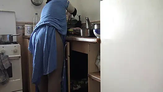 Анальный секс с турецкой уборщицей в Германии. АНАЛЬНЫЙ СЕКС НА КУХНЕ