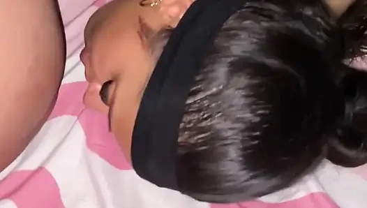 Я сосала, и он трахнул меня в задницу, пока я ему все