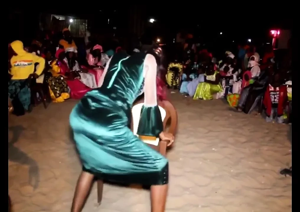 SABAR DANCE ASS CLAP FROM SENEGAL