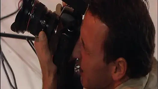 Шлюховатая блондинка в белом нижнем белье сосет и скачет на большом жестком члене