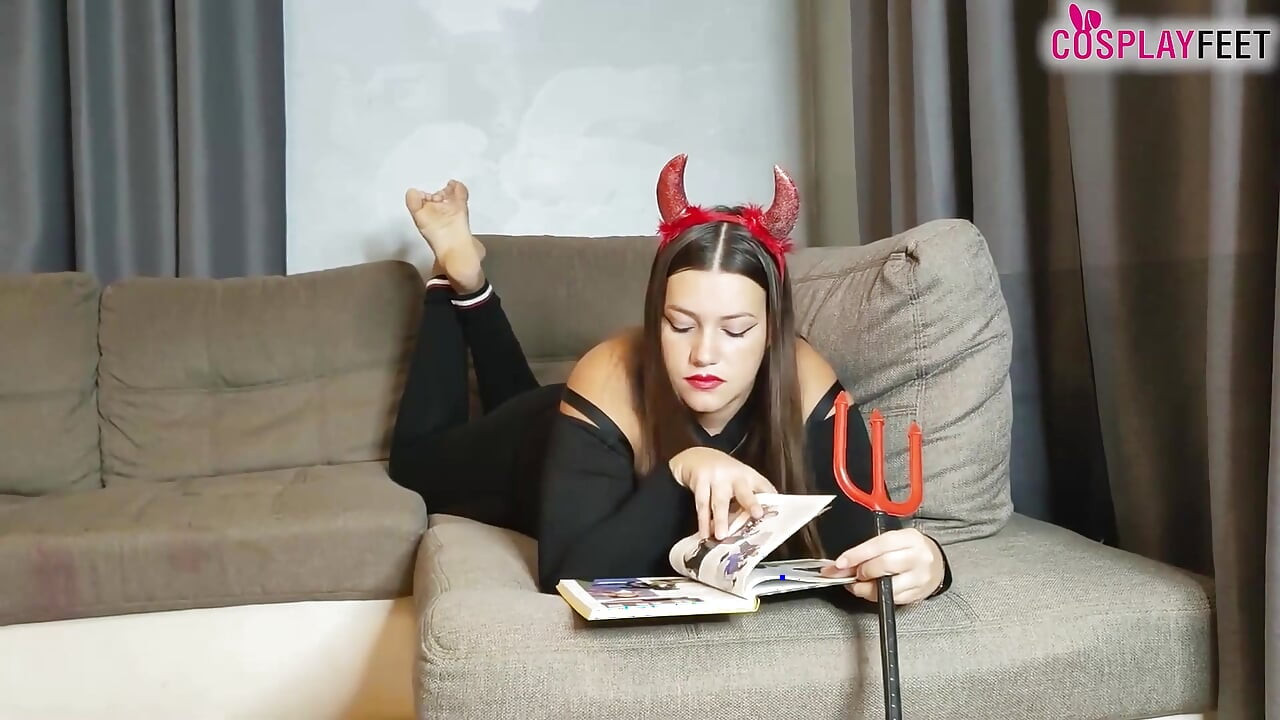 Morena bomba Dexye como una diablo deliciosamente sexy