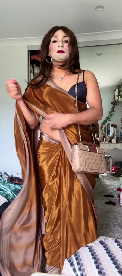 sari crossdressing
