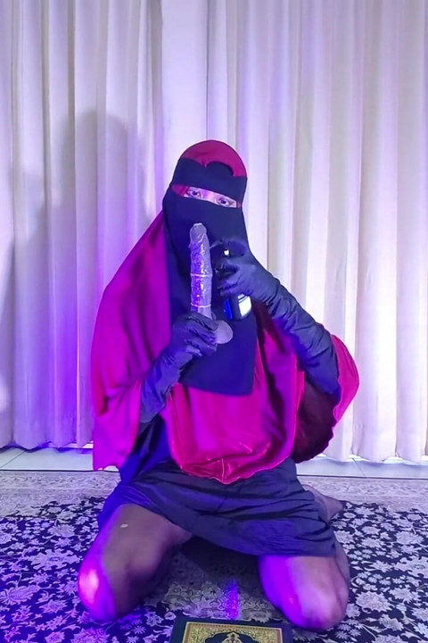 Arap travesti sikiş dildo