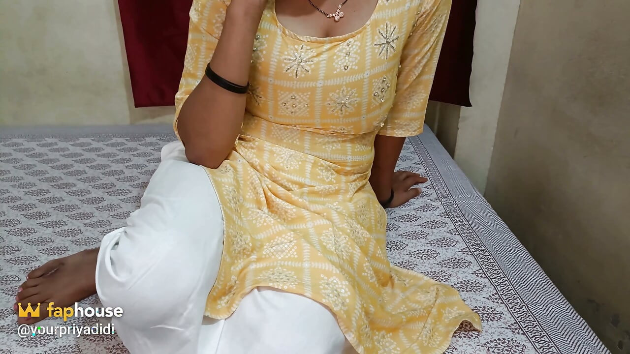 Esposa india follada por electricista porque Priya agarró accidentalmente su pene