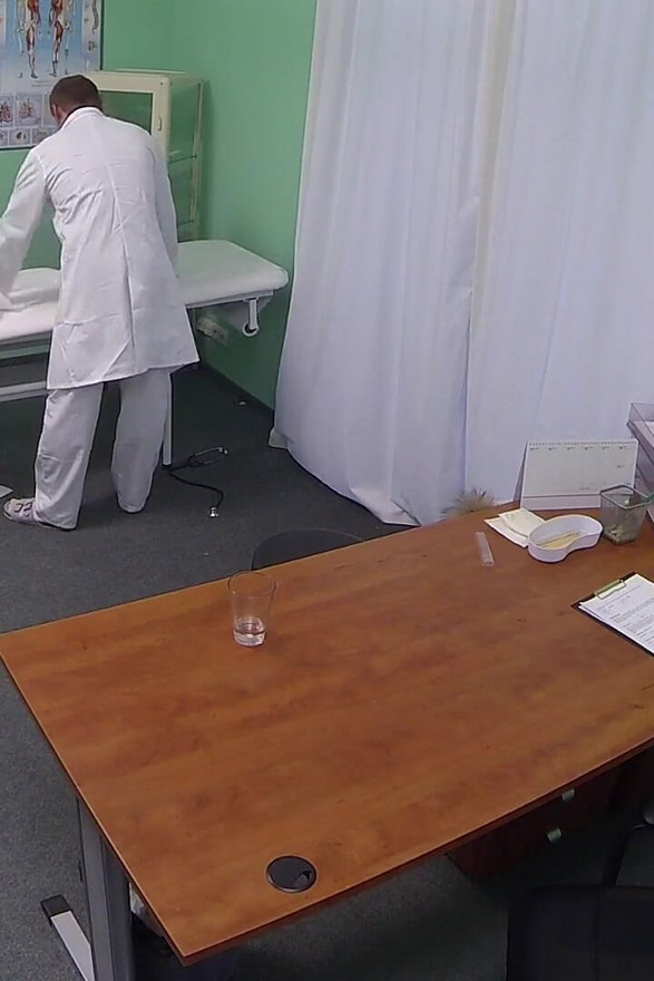Doctor Examines Pretty Patients Pussy and Prescribes a Creampie