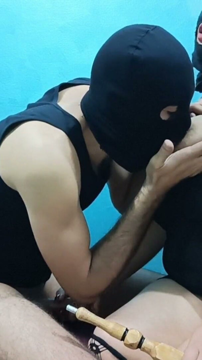 她帶年輕男人來洗地毯，讓他跟阿拉伯蕩婦在屁股上來一場埃及式性愛 | Clip 2
