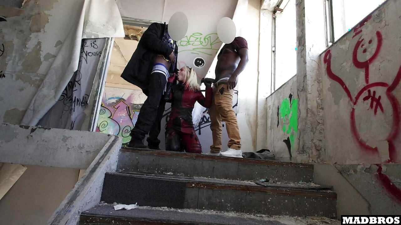 A Brazilian Housewife Became Crazy Enough To Call Us Just To Be Fucked In Anal in An Abandoned Building !!!