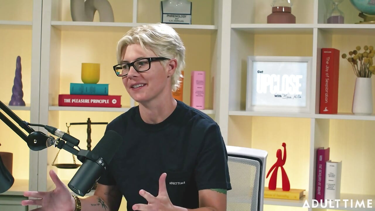 Breaking Shame Cycles & Being True to Yourself, with Khloe Kingsley!  the Adult Time Podcast