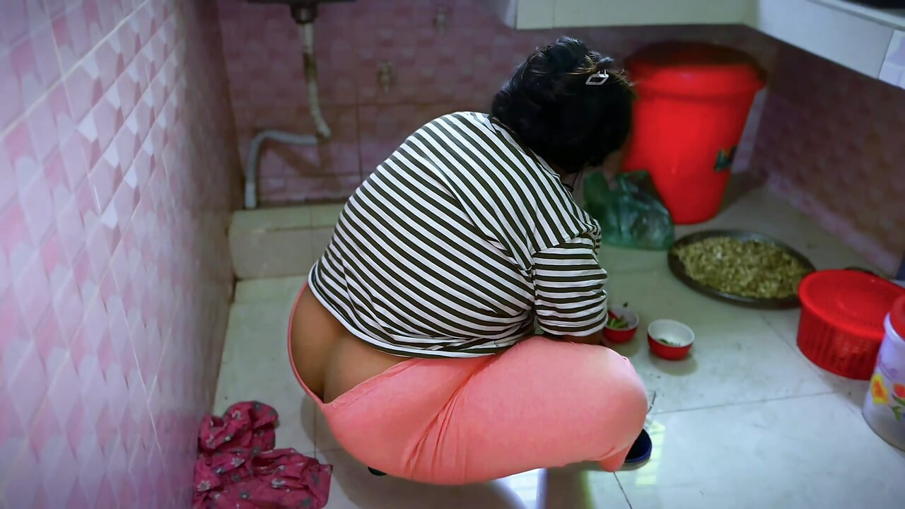 A sexy Egyptian stepmother with a big ass seduces her into having sex in the kitchen while she prepares lunch, and suddenly I her.