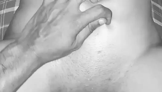 Hintli padosi üvey kız kardeş ebeveynleri ve evde kimse yokken seks yapıyor