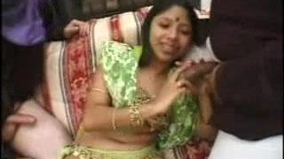 India meisje Amalya gangbang