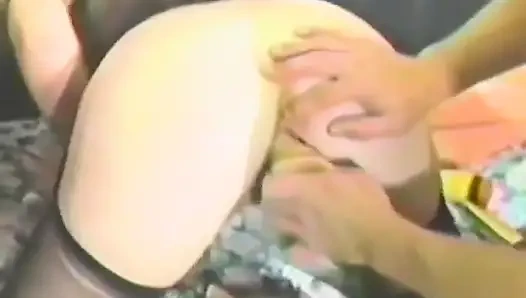 Секс-безумная блондинка принимает несколько дилдо