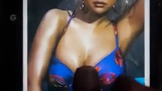 Selena gomez cumtribute sıcak