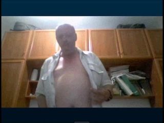 El abuelo se corre en la webcam