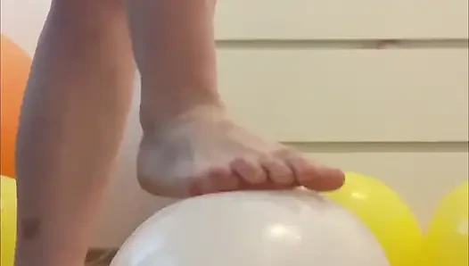 Feet & Balloons Crushing